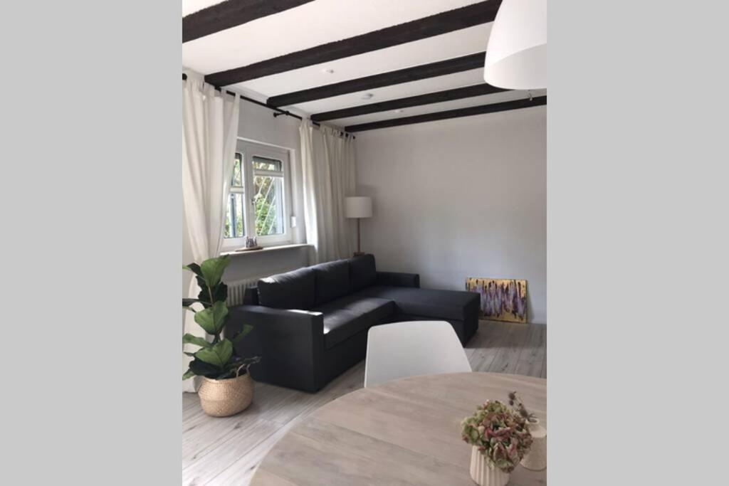 Wunderschoene Wohnung Mit Blick Auf Die Weinberge Neustadt an der Weinstraße Exterior foto